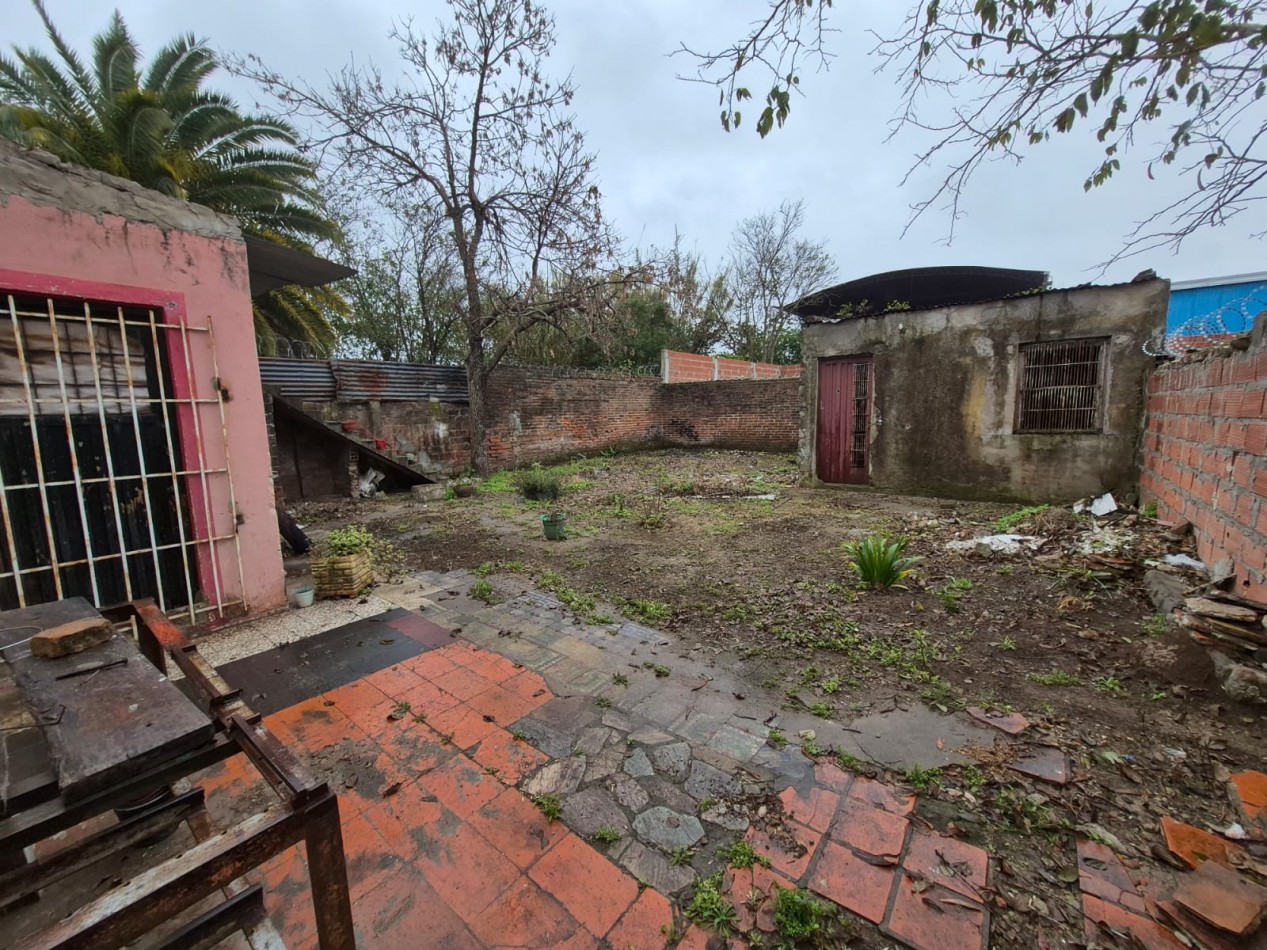 CASA DE 3 DORMITORIOS CERCA DE AVENIDA