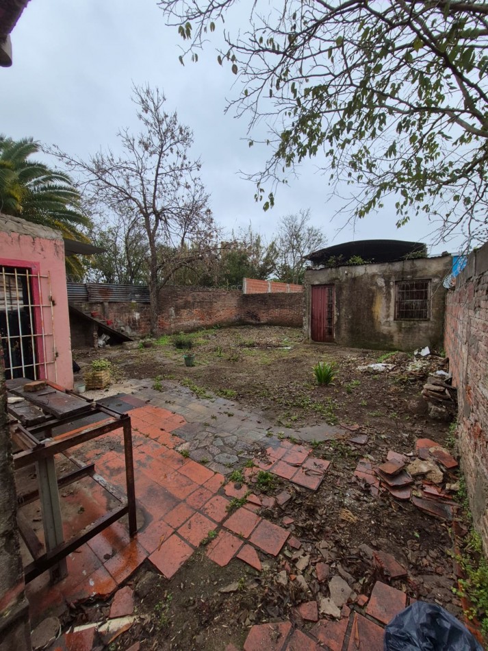 CASA DE 3 DORMITORIOS CERCA DE AVENIDA