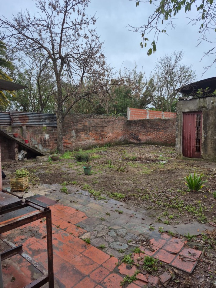 CASA DE 3 DORMITORIOS CERCA DE AVENIDA