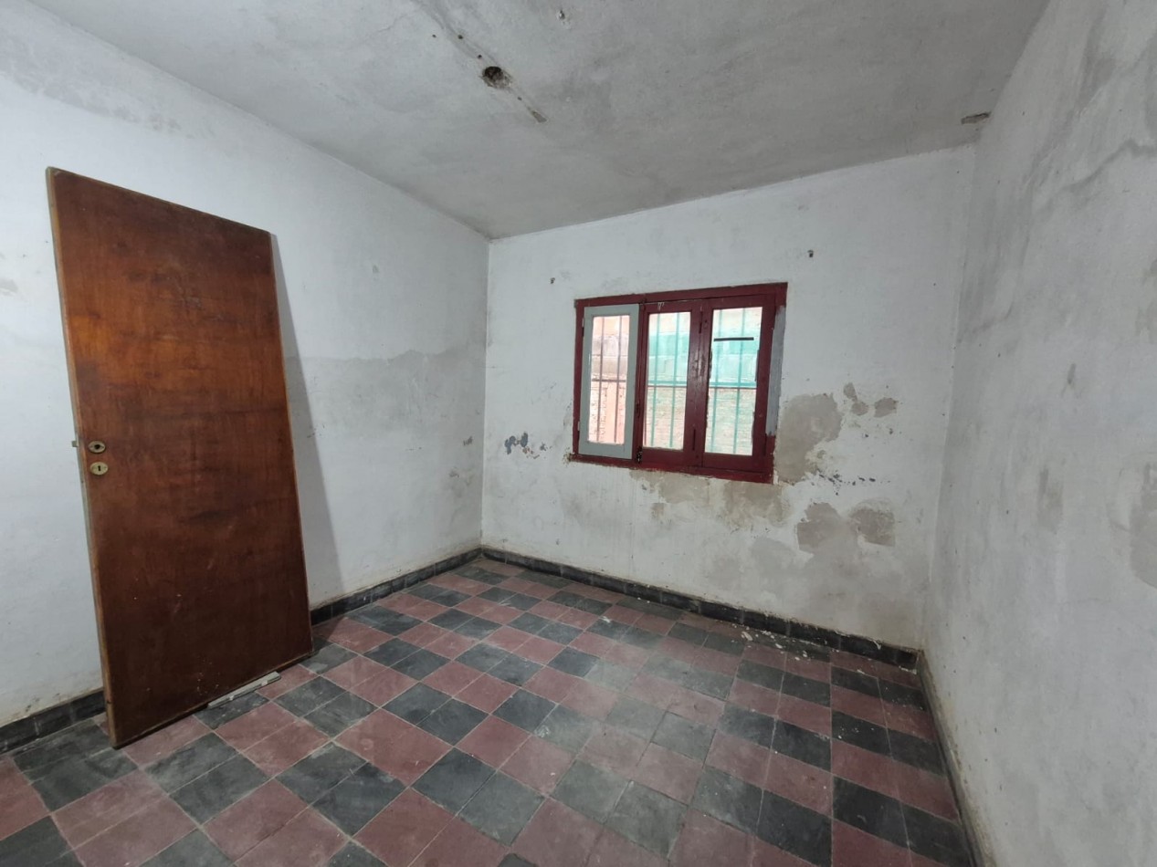 CASA DE 3 DORMITORIOS CERCA DE AVENIDA