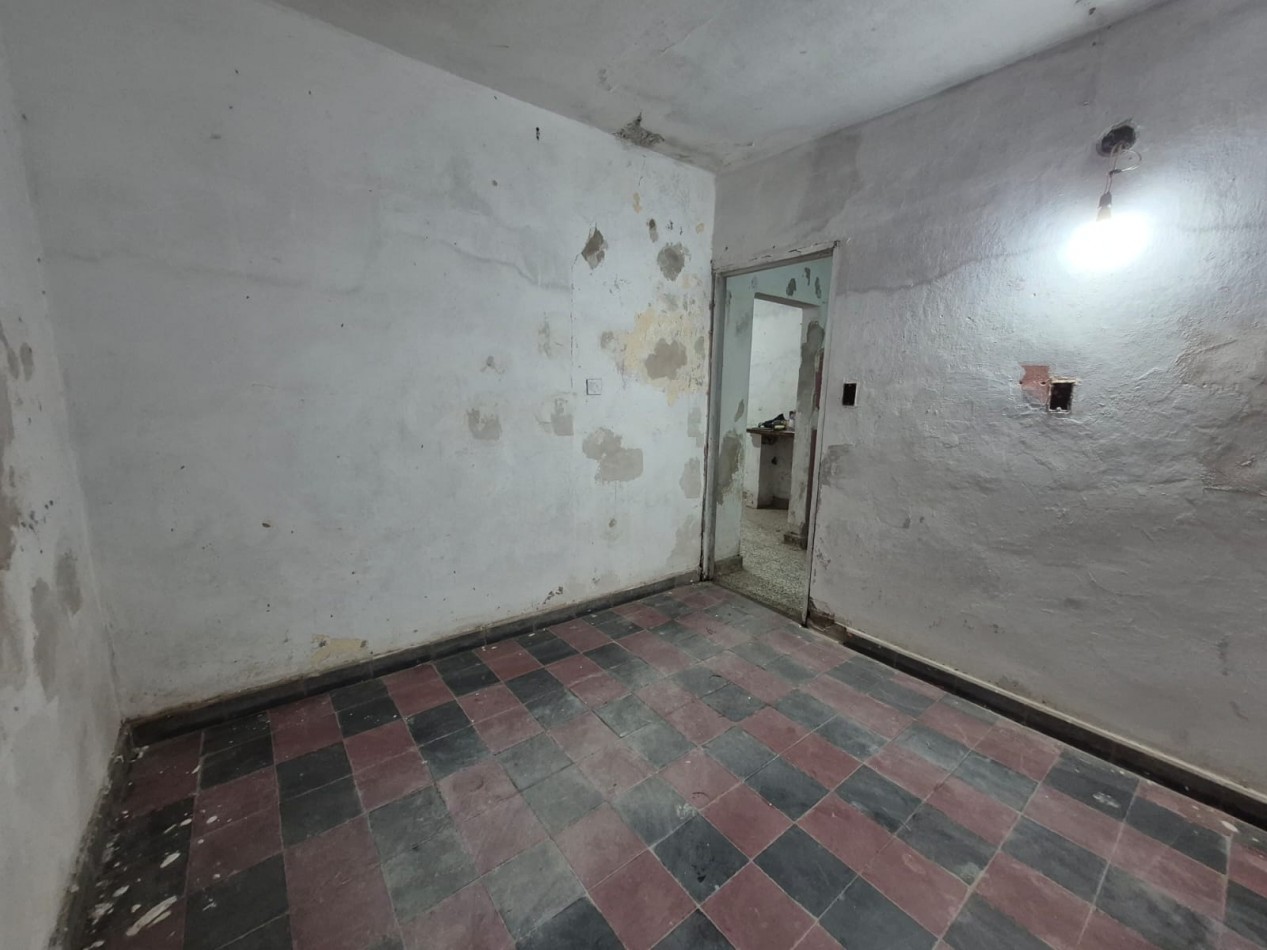 CASA DE 3 DORMITORIOS CERCA DE AVENIDA