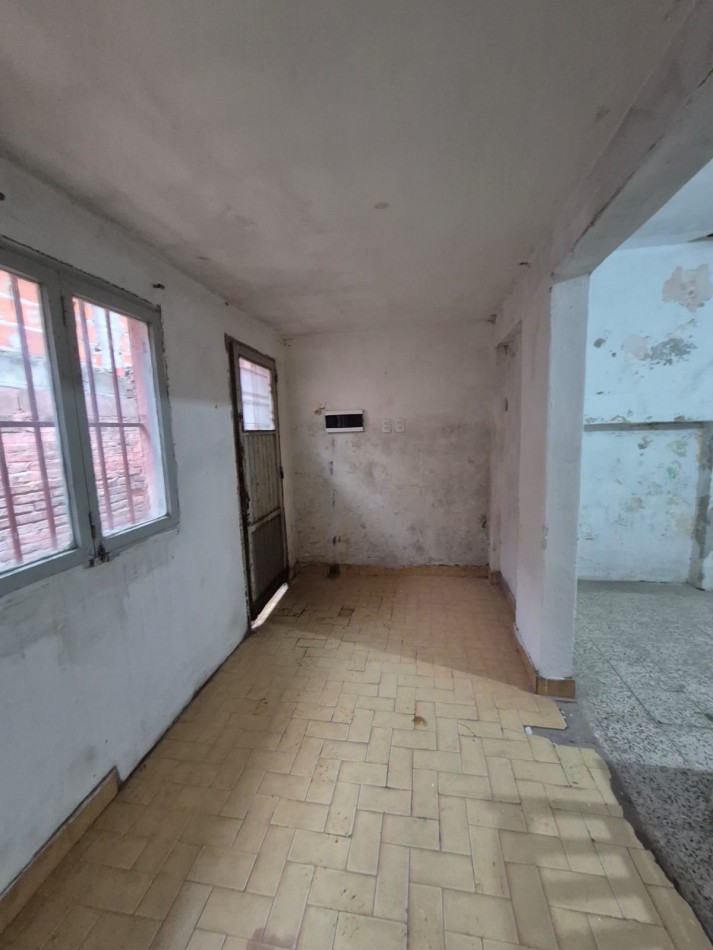 CASA DE 3 DORMITORIOS CERCA DE AVENIDA
