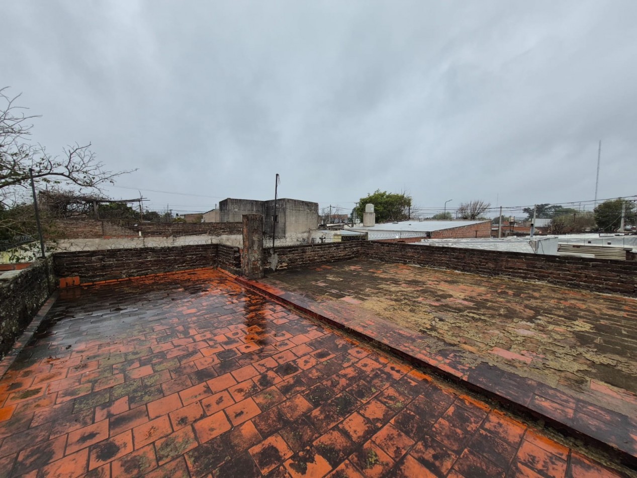 CASA DE 3 DORMITORIOS CERCA DE AVENIDA