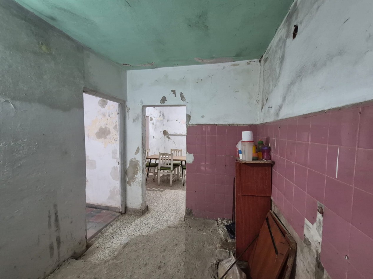 CASA DE 3 DORMITORIOS CERCA DE AVENIDA