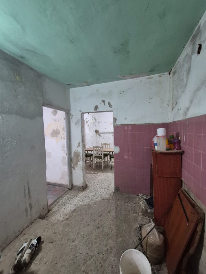 CASA DE 3 DORMITORIOS CERCA DE AVENIDA
