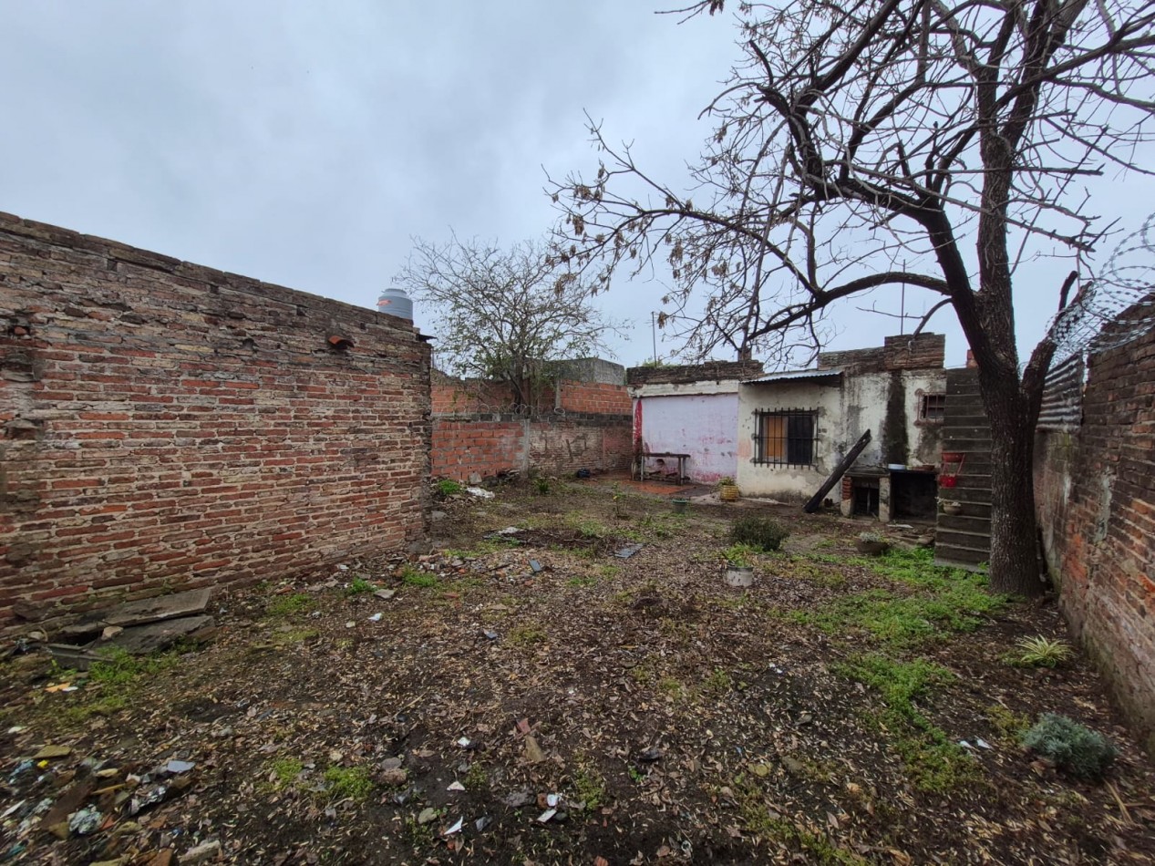 CASA DE 3 DORMITORIOS CERCA DE AVENIDA