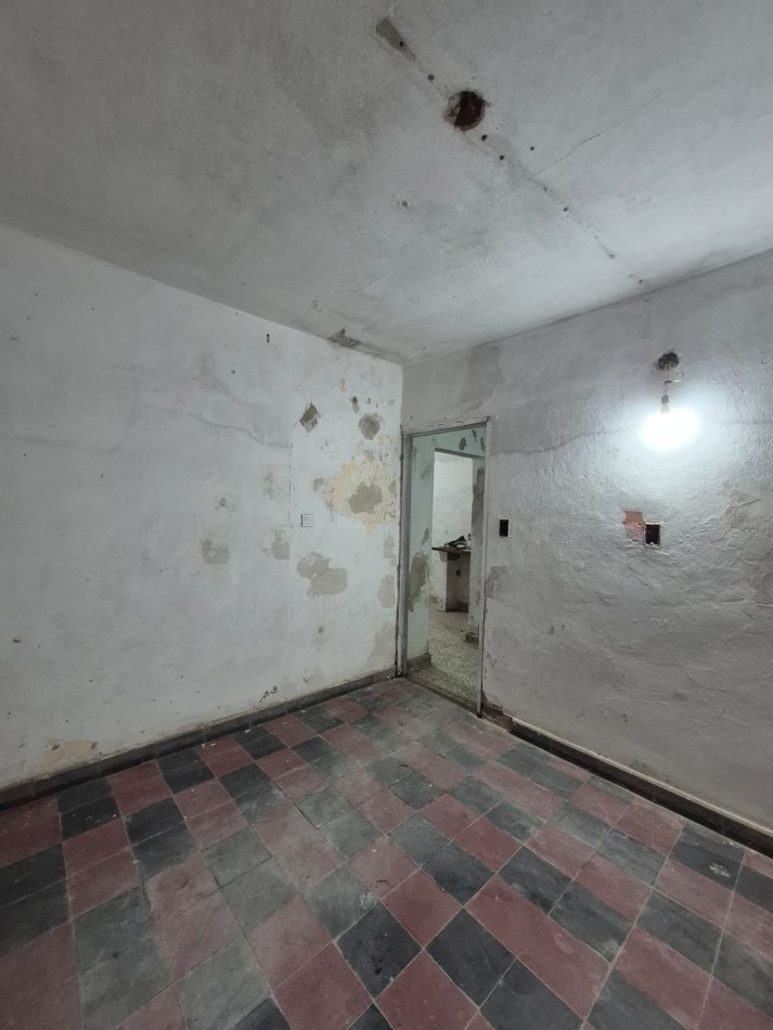 CASA DE 3 DORMITORIOS CERCA DE AVENIDA