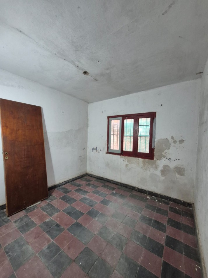 CASA DE 3 DORMITORIOS CERCA DE AVENIDA