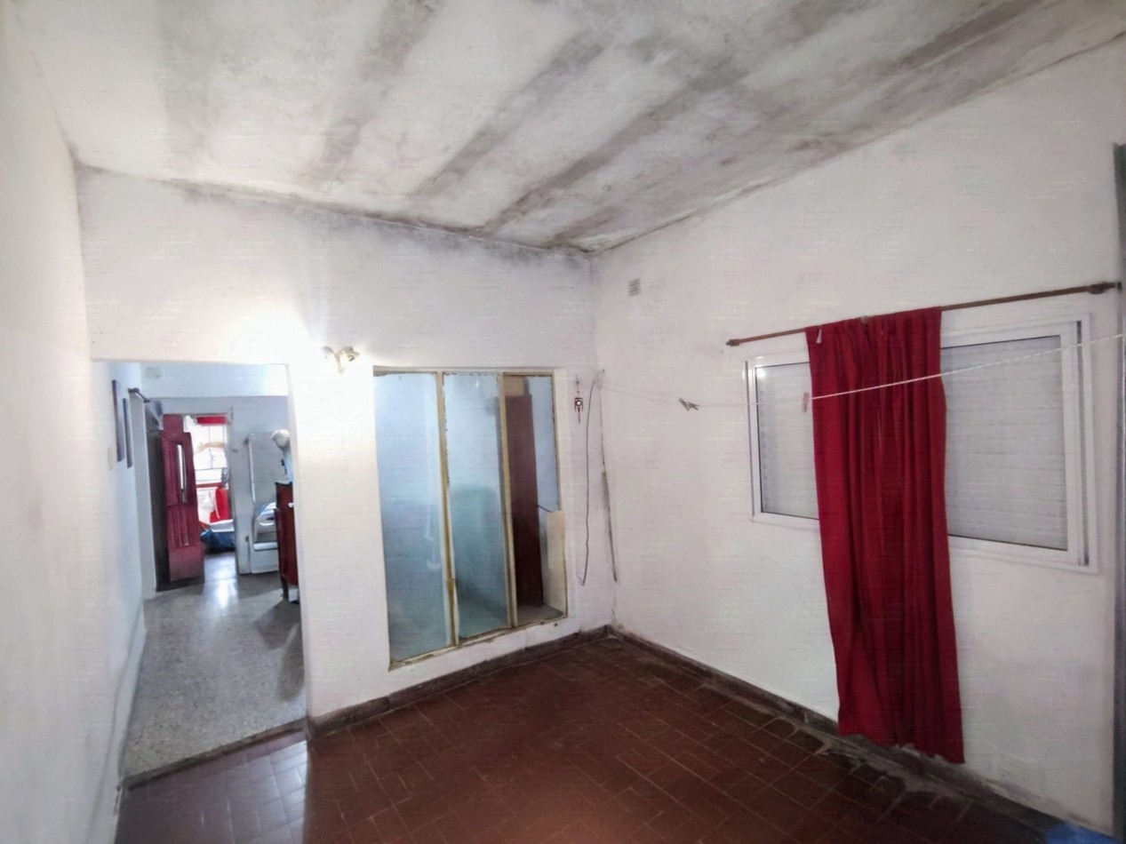 Casa Frente a los cuarteles , 2 dormitorios y patio