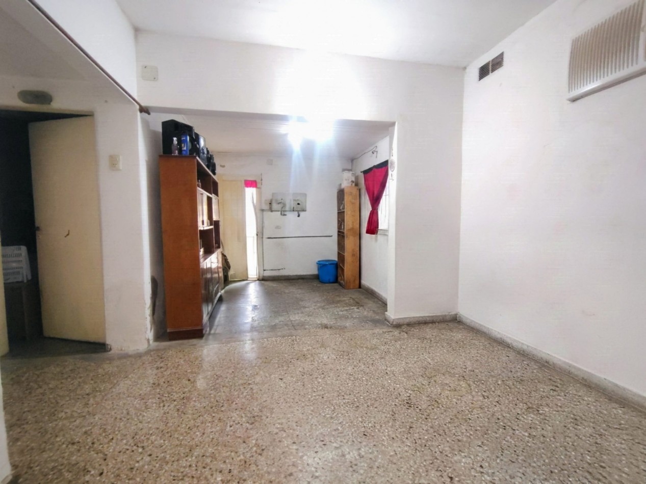 Casa Frente a los cuarteles , 2 dormitorios y patio