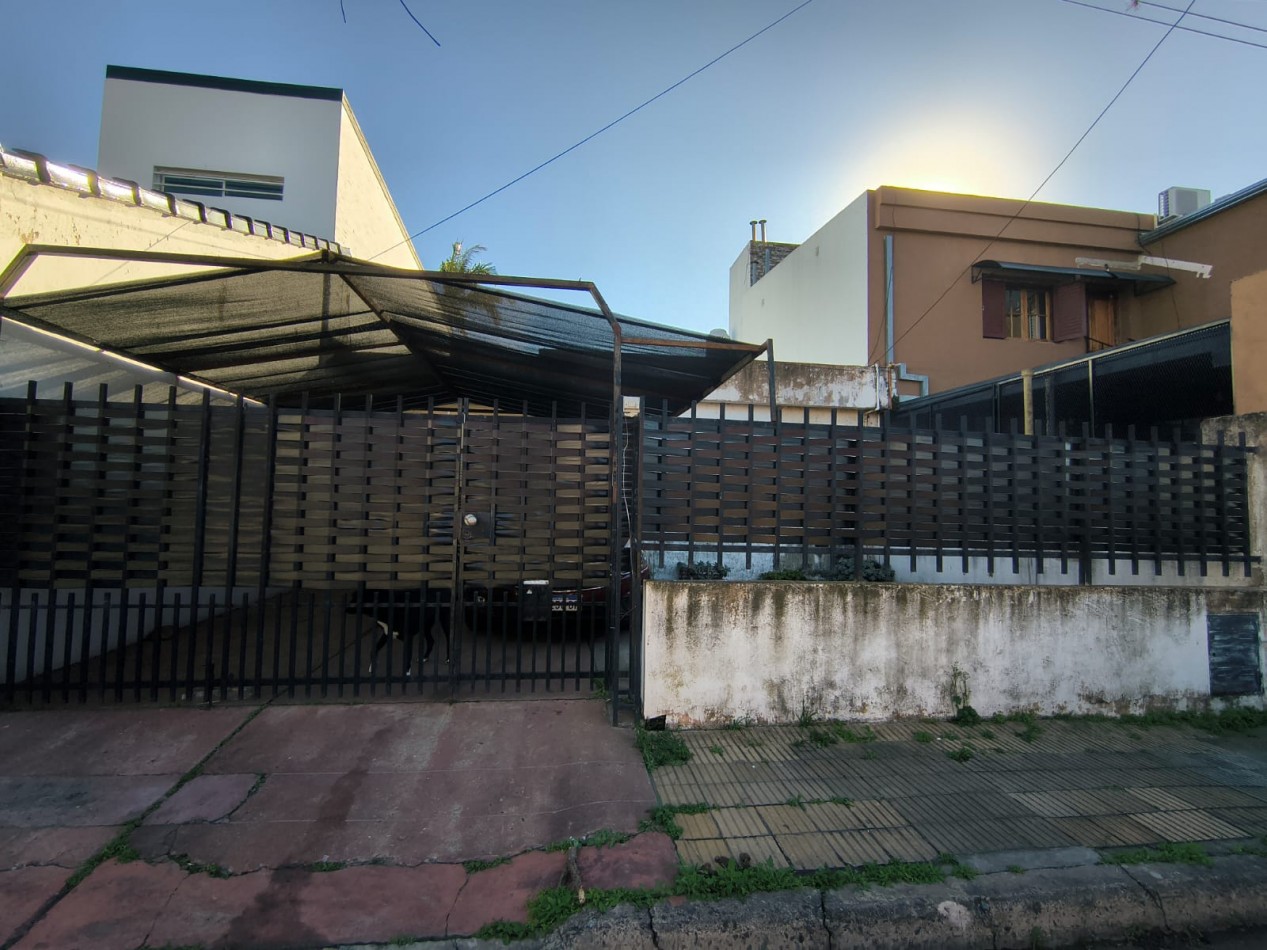CASA DE 3 DORMITORIOS, COCHERA Y TODOS LOS SERVICIOS - ZONA UNIVERSIDAD TECNOLOGICA