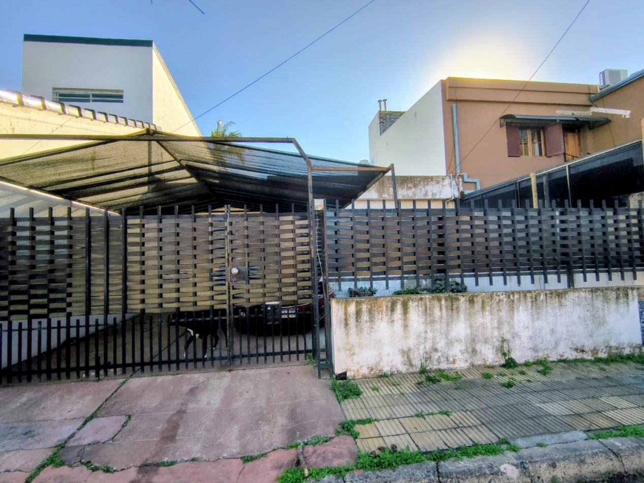 CASA DE 3 DORMITORIOS, COCHERA Y TODOS LOS SERVICIOS - ZONA UNIVERSIDAD TECNOLOGICA