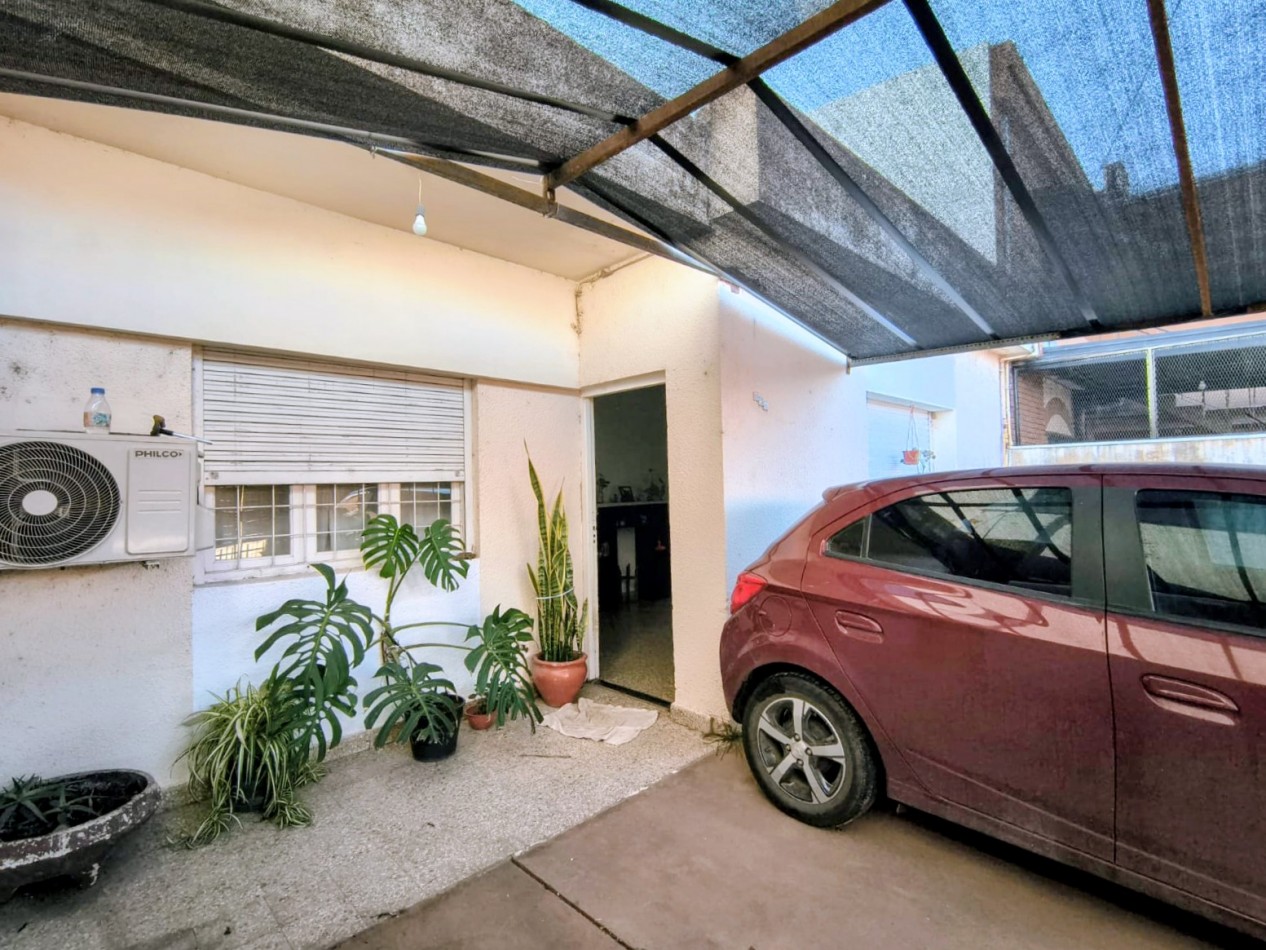 CASA DE 3 DORMITORIOS, COCHERA Y TODOS LOS SERVICIOS - ZONA UNIVERSIDAD TECNOLOGICA