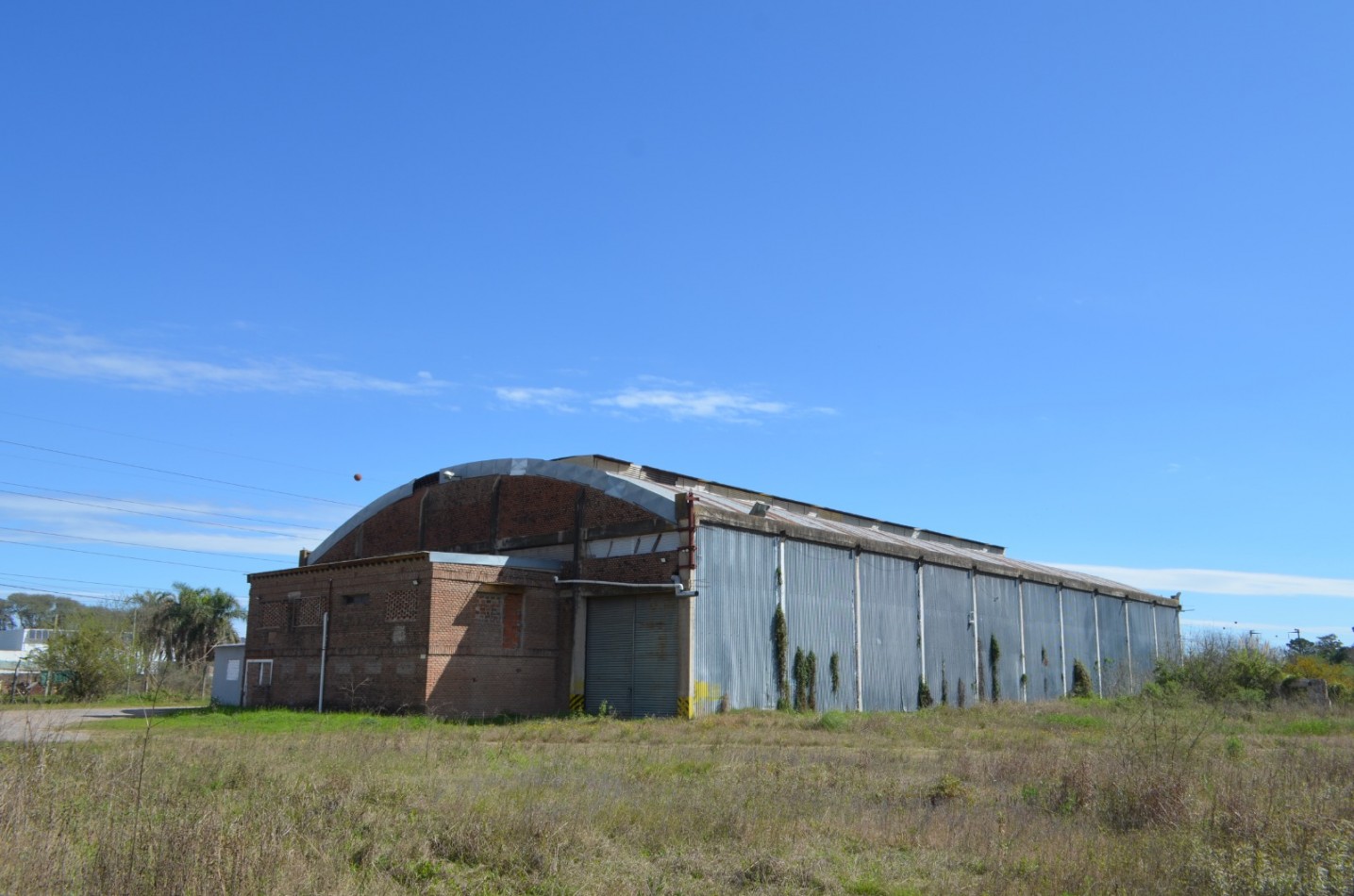 GALPON INDUSTRIAL CON OFICINAS, SOBRE TERRENO DE 2,5 HECTAREAS, A METROS DE RUTA 11
