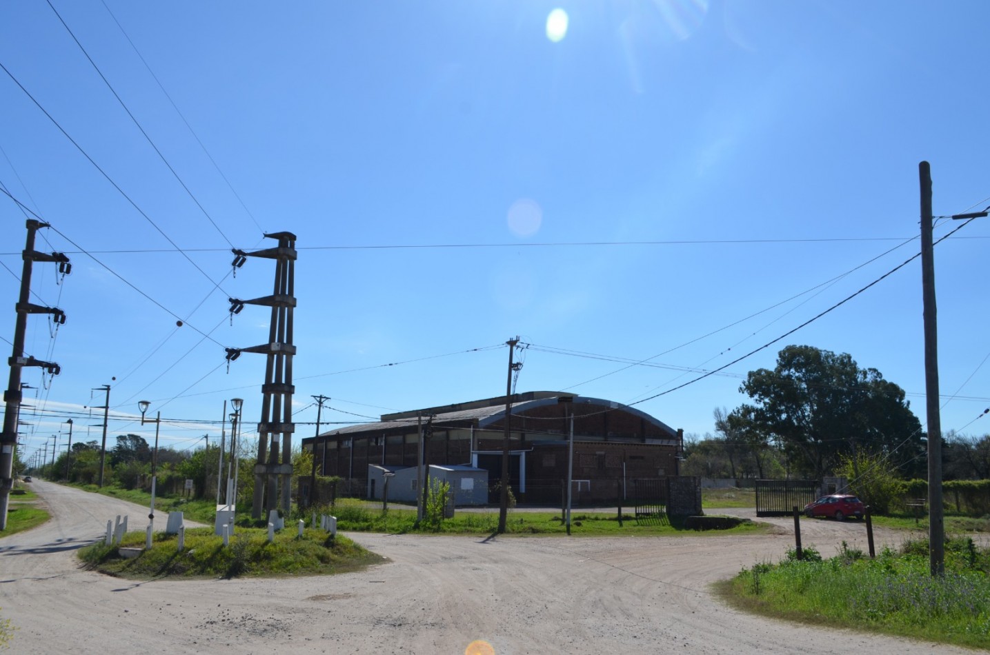 GALPON INDUSTRIAL CON OFICINAS, SOBRE TERRENO DE 2,5 HECTAREAS, A METROS DE RUTA 11
