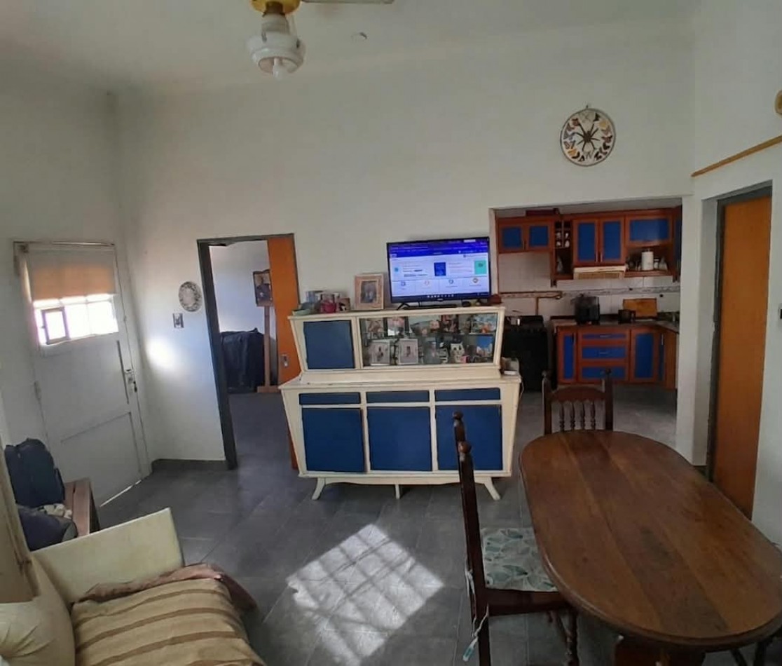 CASA DE 2 DORMITORIOS CON COCHERA