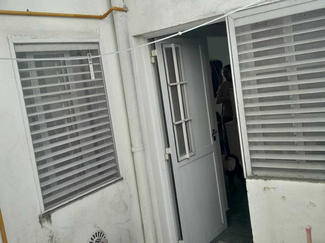 CASA DE 2 DORMITORIOS CON COCHERA