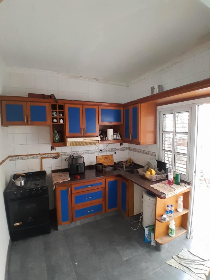 CASA DE 2 DORMITORIOS CON COCHERA