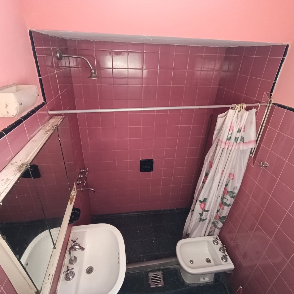 CASA DE 2 DORMITORIOS A METROS DE AV. BLAS PARERA, SANTA FE