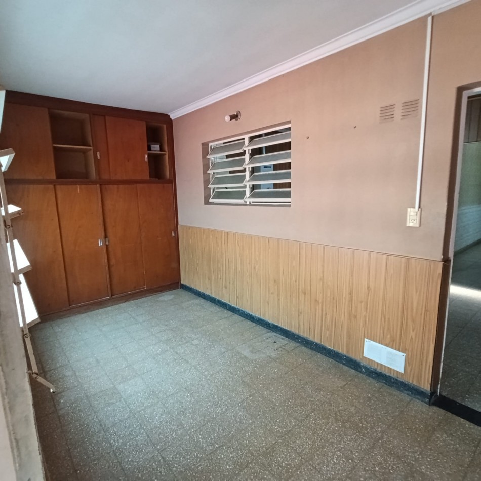 CASA DE 2 DORMITORIOS A METROS DE AV. BLAS PARERA, SANTA FE