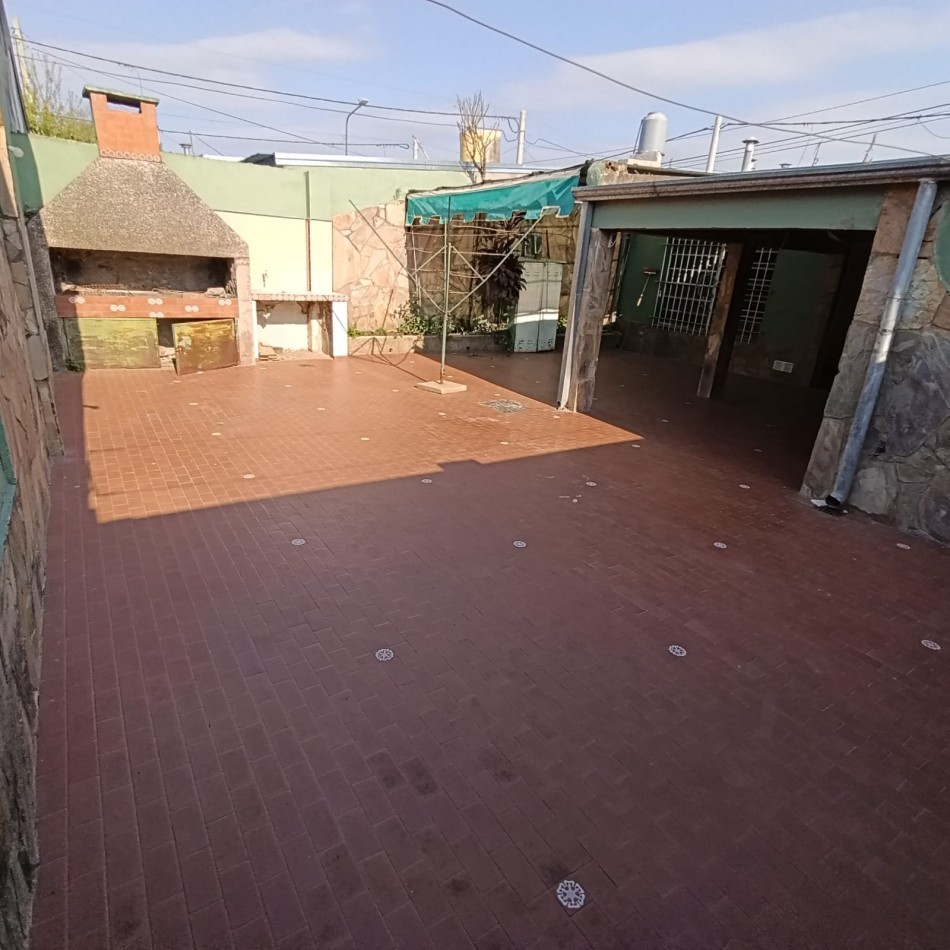 CASA DE 2 DORMITORIOS A METROS DE AV. BLAS PARERA, SANTA FE