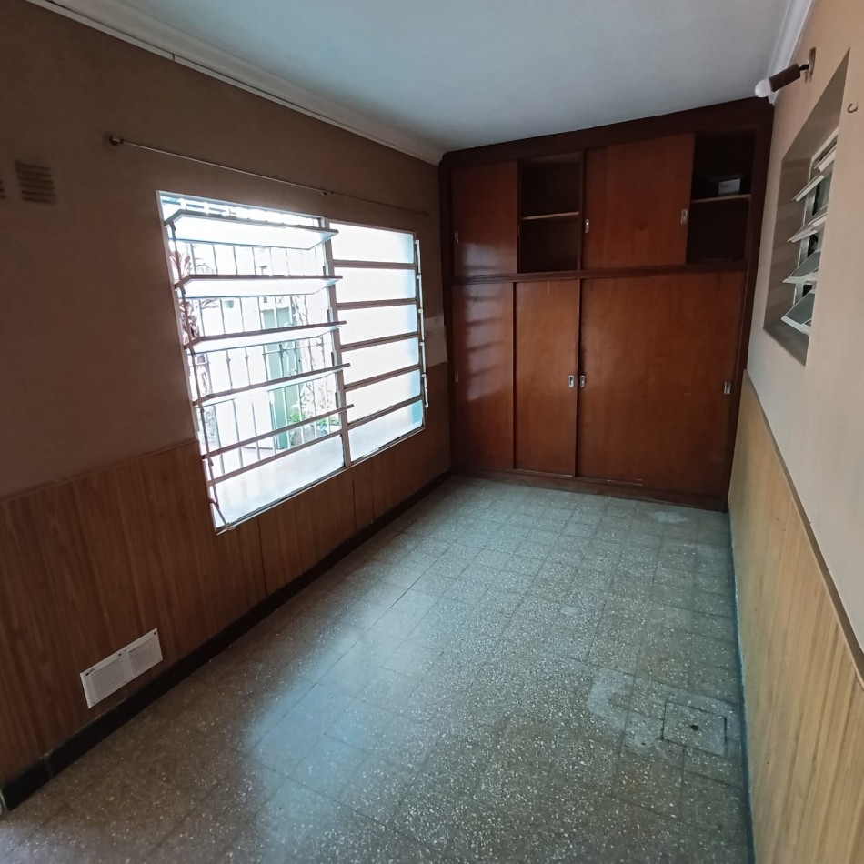 CASA DE 2 DORMITORIOS A METROS DE AV. BLAS PARERA, SANTA FE
