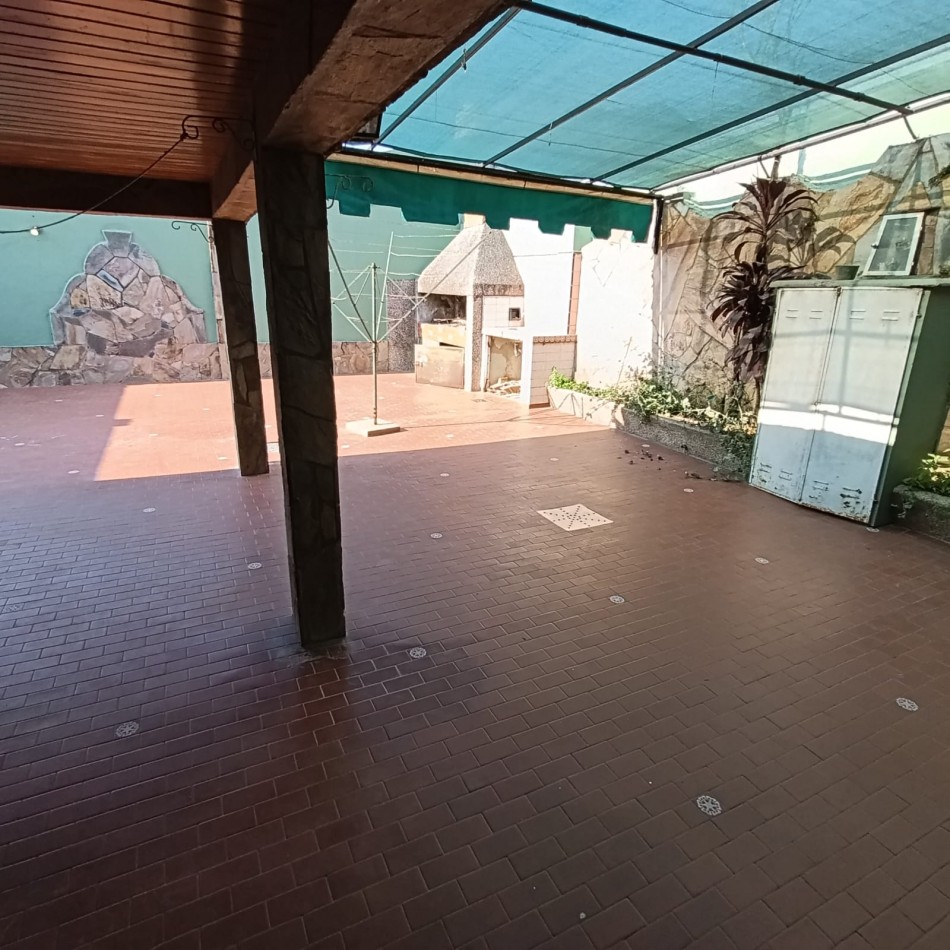 CASA DE 2 DORMITORIOS A METROS DE AV. BLAS PARERA, SANTA FE