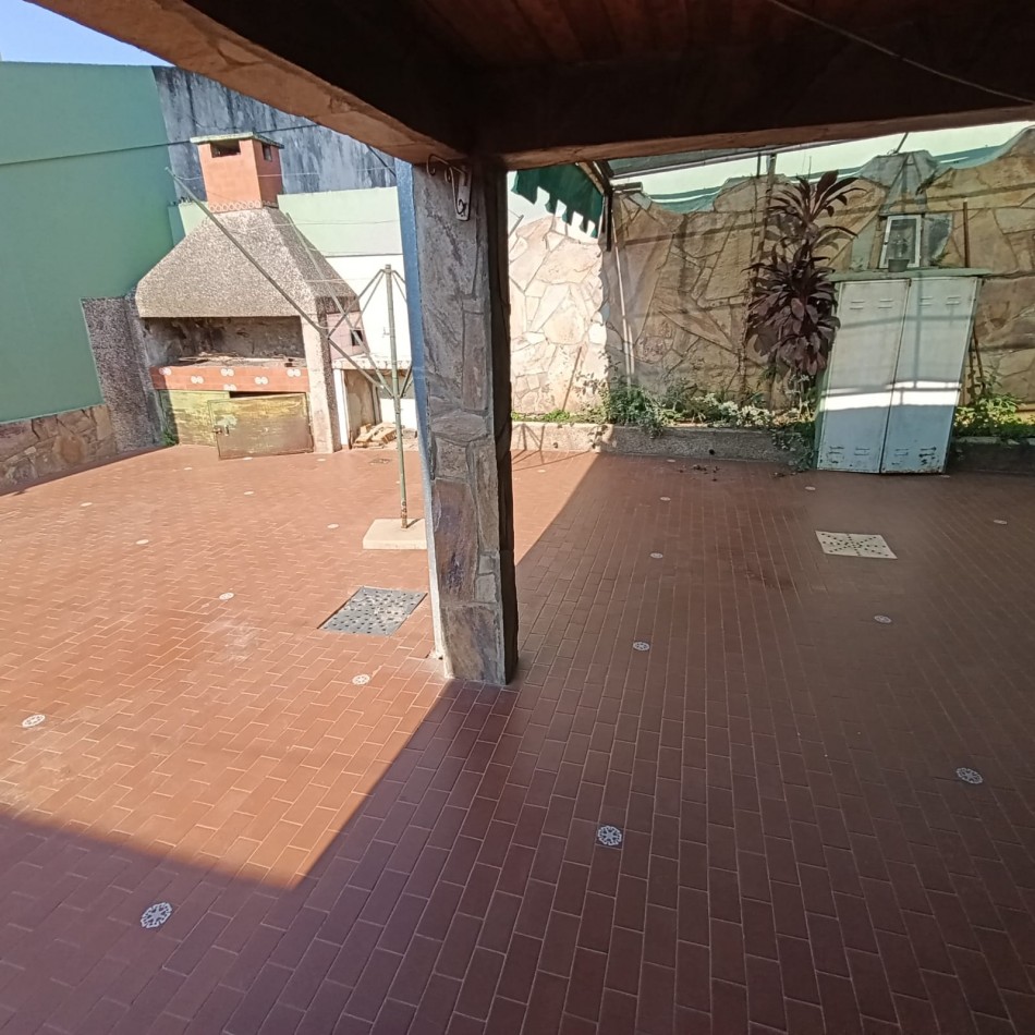 CASA DE 2 DORMITORIOS A METROS DE AV. BLAS PARERA, SANTA FE