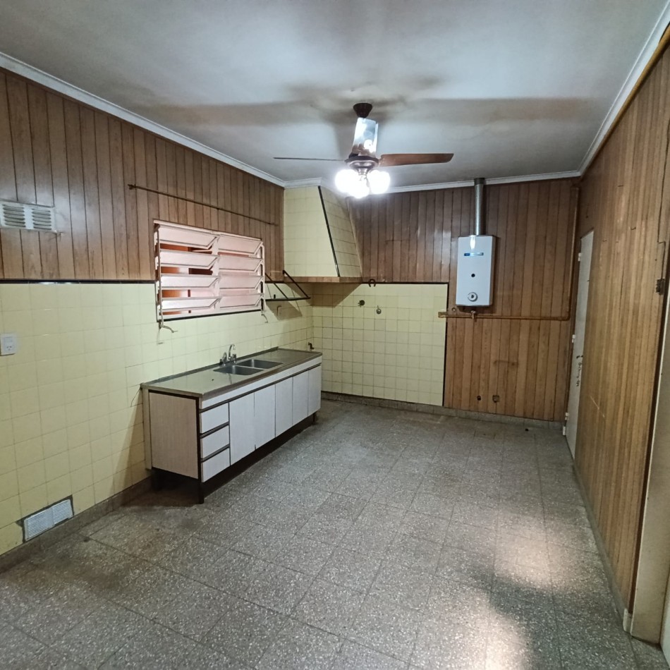 CASA DE 2 DORMITORIOS A METROS DE AV. BLAS PARERA, SANTA FE