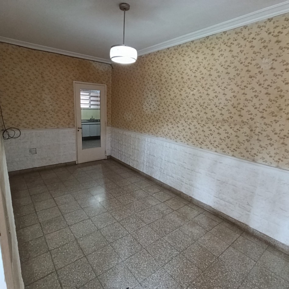 CASA DE 2 DORMITORIOS A METROS DE AV. BLAS PARERA, SANTA FE