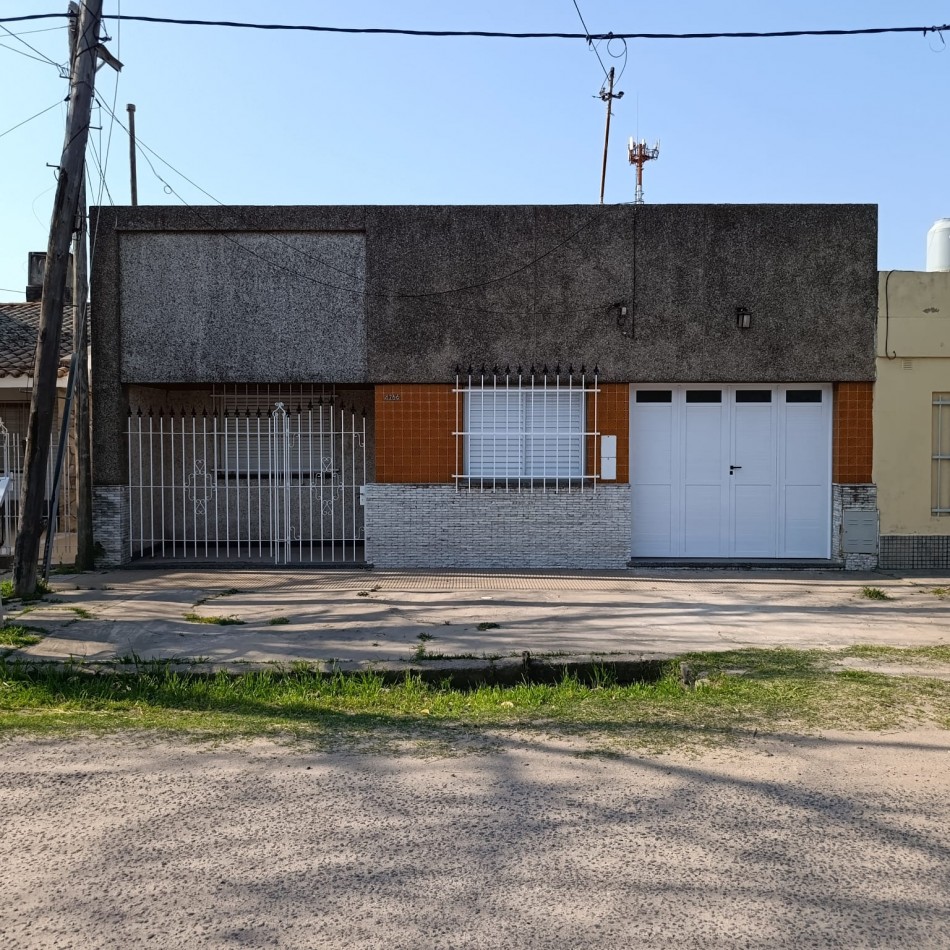 CASA DE 2 DORMITORIOS A METROS DE AV. BLAS PARERA, SANTA FE