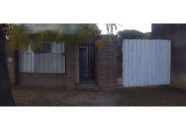 CASA DE DOS DORMITORIOS EN BARRIO SANTA RITA