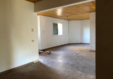 CASA CON COCHERA Y PATIO EN ADELINA ESTE, SANTO TOME