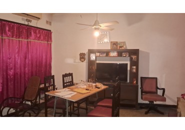 CASA AL FRENTE + DUPLEX INTERNO