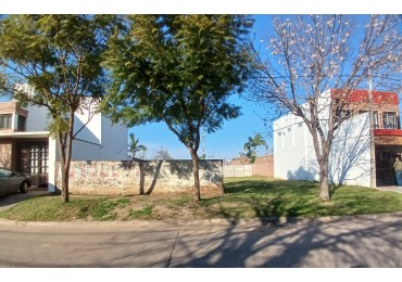 Lote de 8,50 x 22,41 con muy buen entorno para tu Proyecto