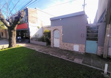 Casa Frente a los cuarteles , 2 dormitorios y patio