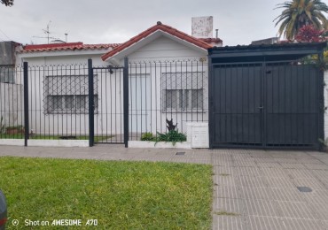CASA DE 2 DORMITORIOS + OFICINA Y PISCINA